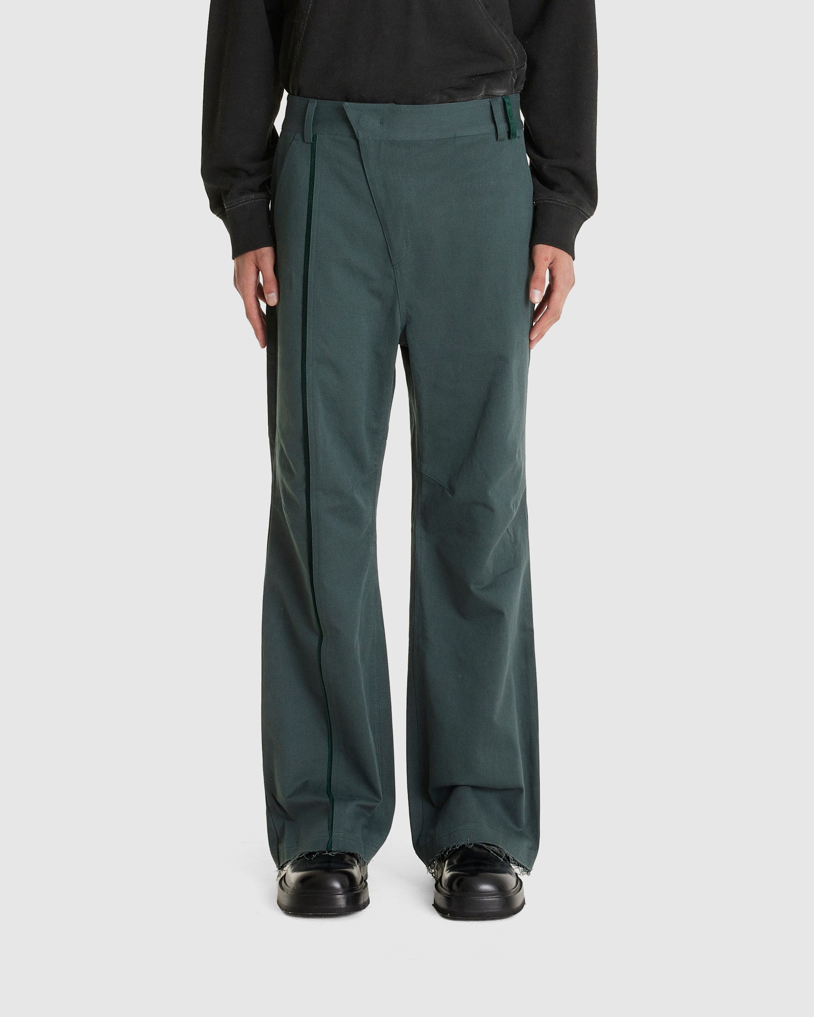 EP.7 01 Trousers Deep Green