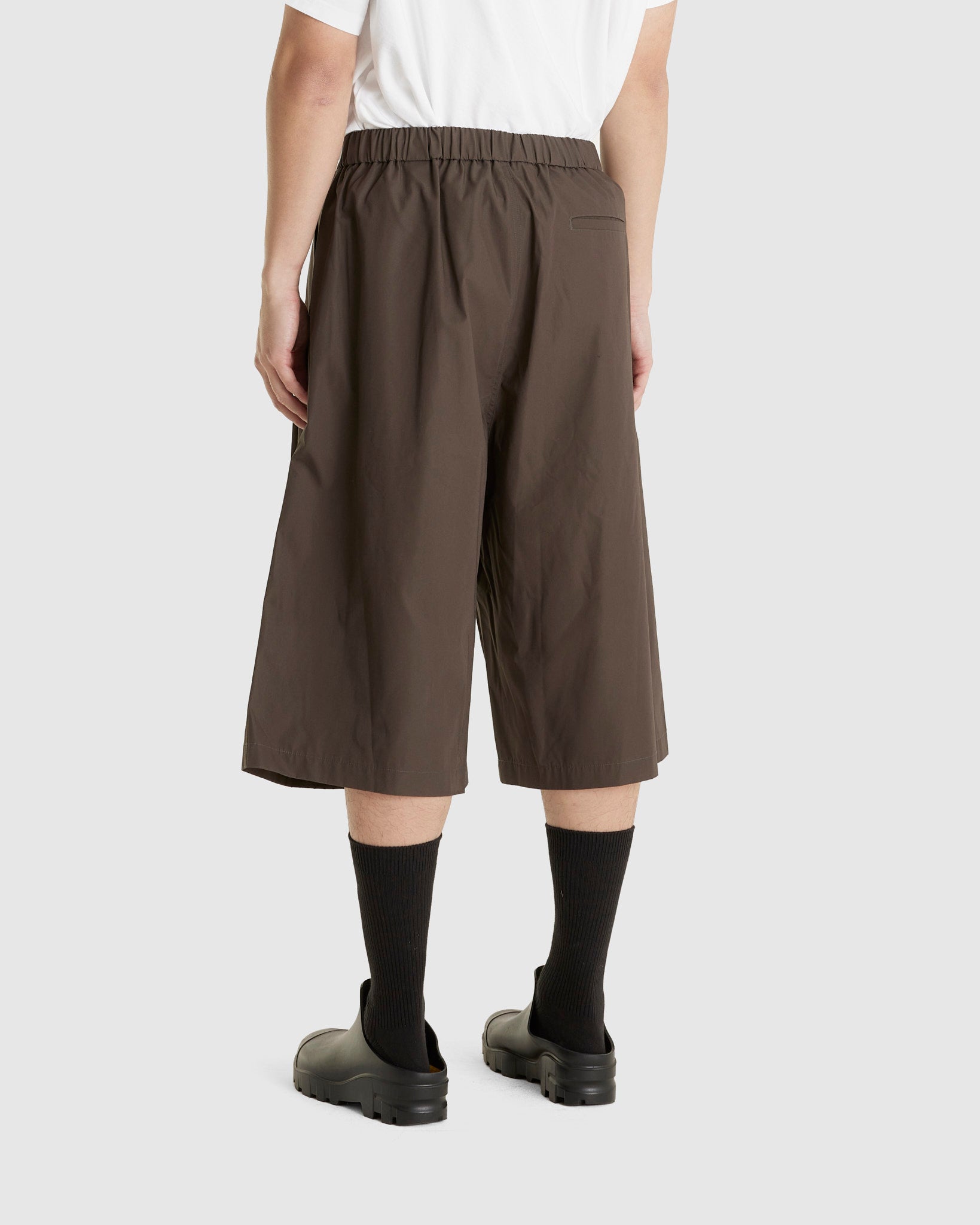 パンツ AMOMENTO 24SS two tuck wide shorts AMOMENTO 24SS two tuck wide shorts