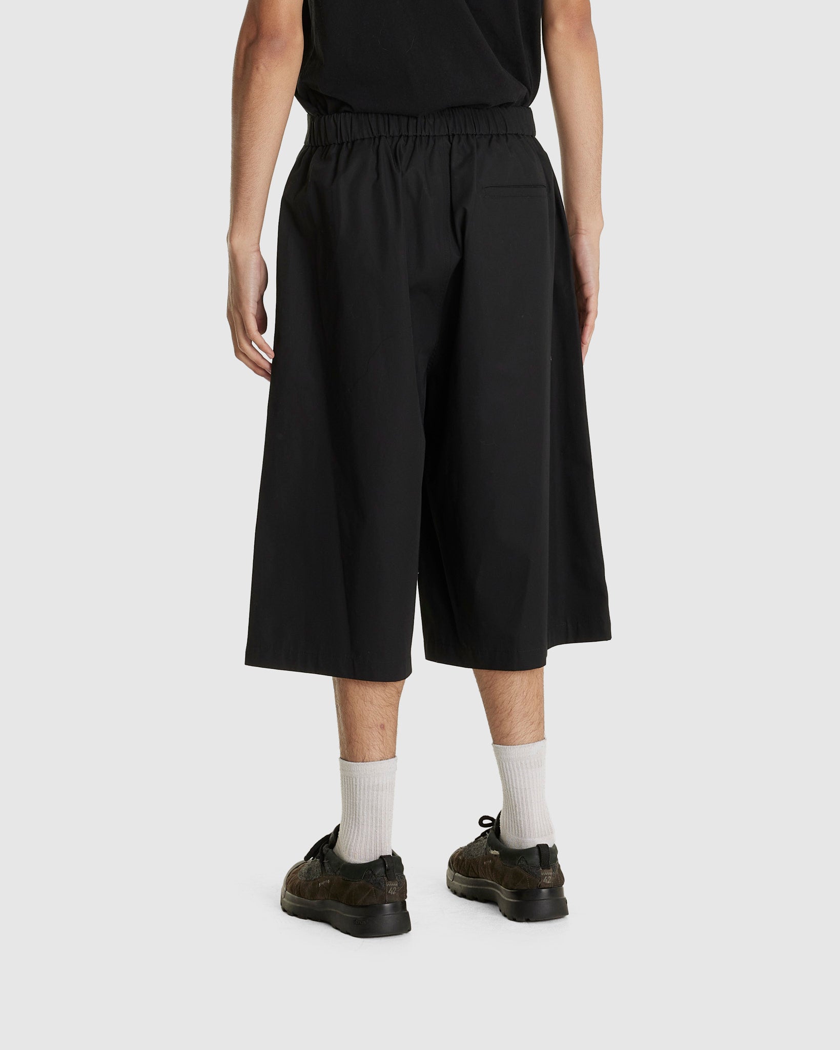 Two Tuck Wide Shorts Black