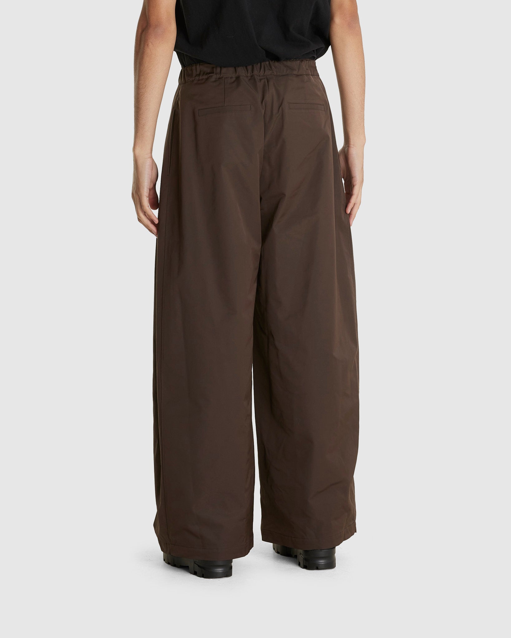Two Tuck Balloon Pants Brown