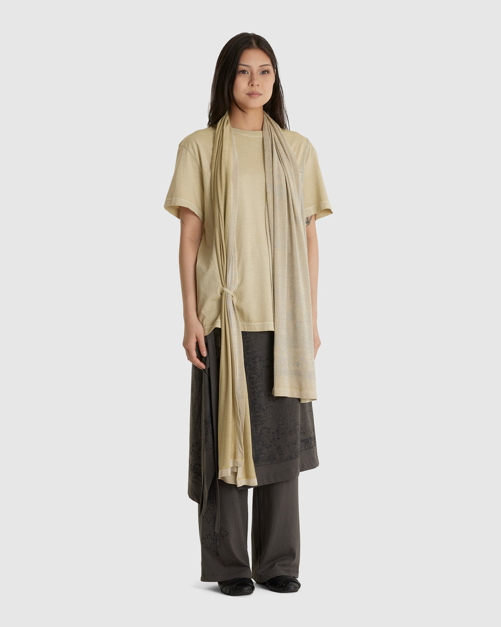 Basic T-Shirt w/ Graphic Scarf Sand Beige (W)