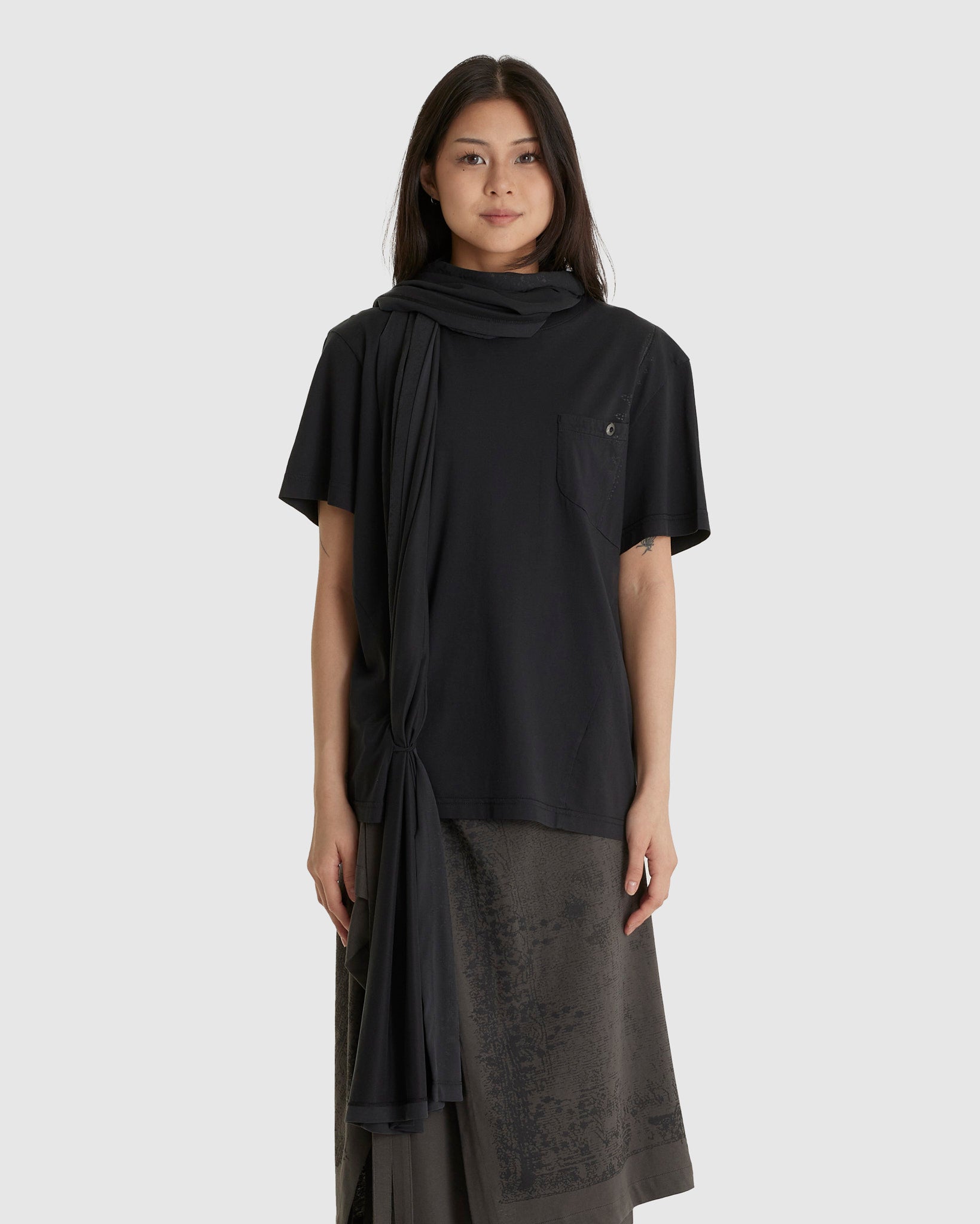 Basic T-Shirt w/ Graphic Scarf Black (W)