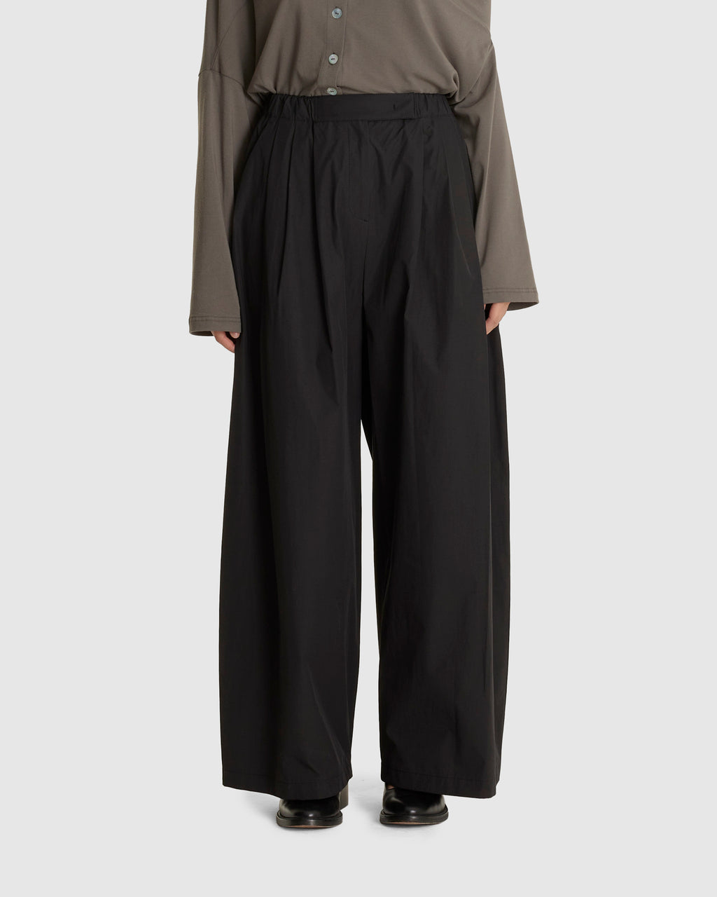 Three Tuck Banding Pants