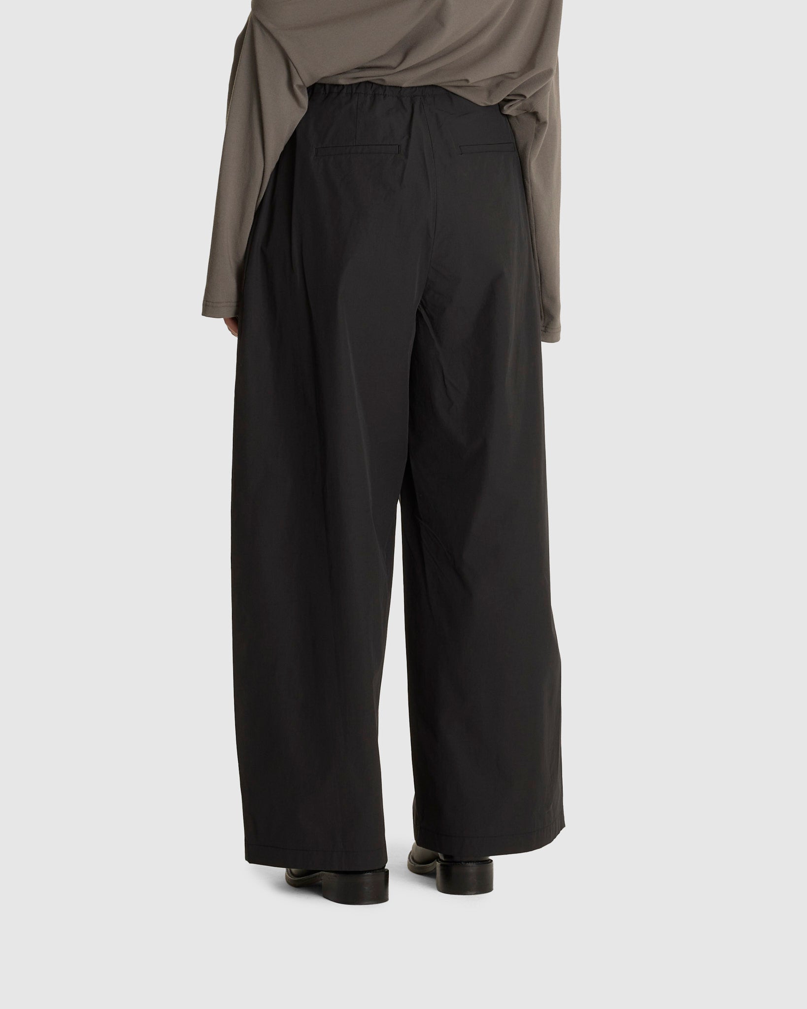 Three Tuck Banding Pants