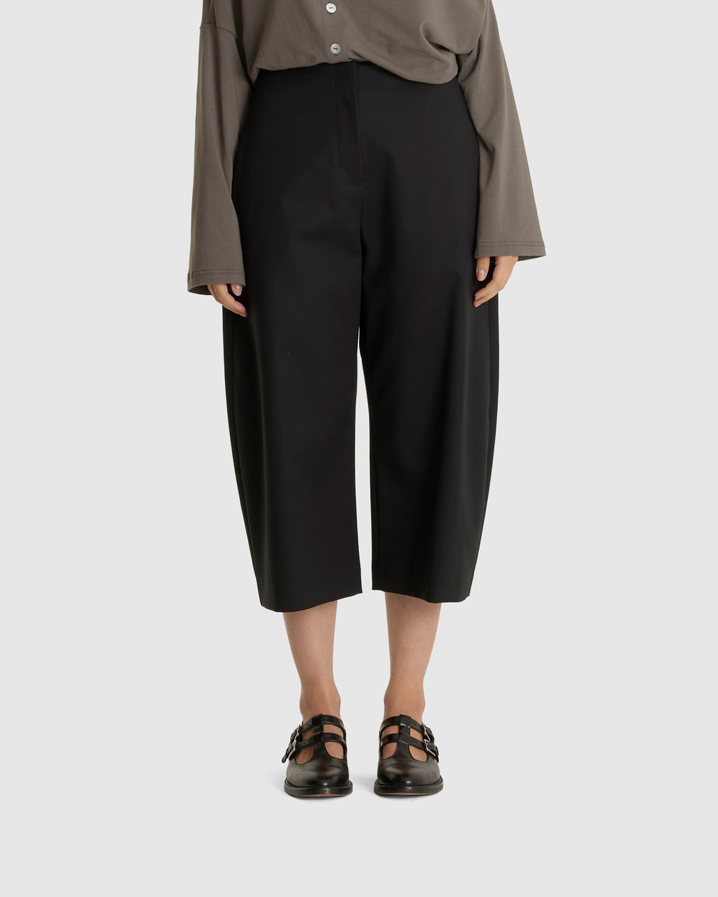 Curved Capri Pants Black