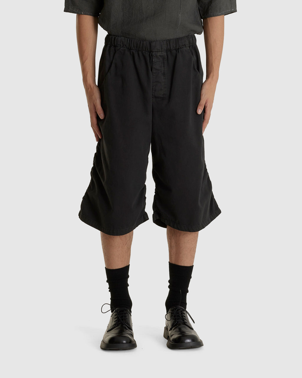 No. 330 Thin Canvas Draped Short Trousers (M)