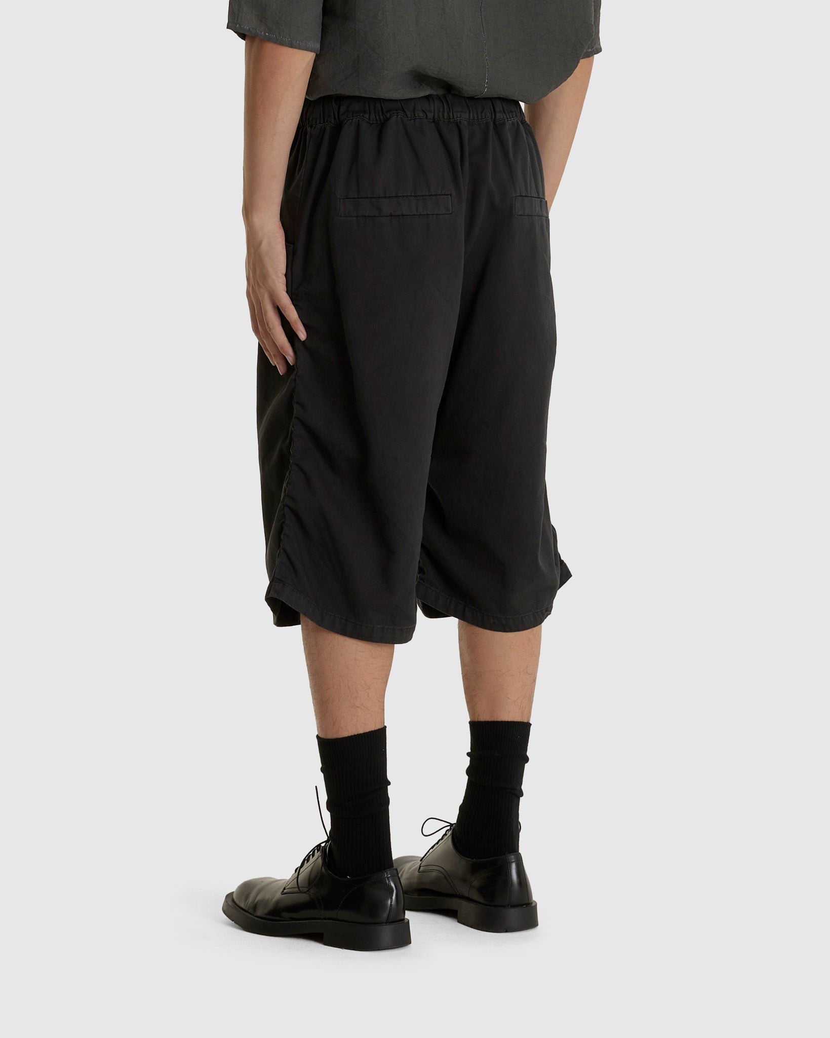 No. 330 Thin Canvas Draped Short Trousers (M)