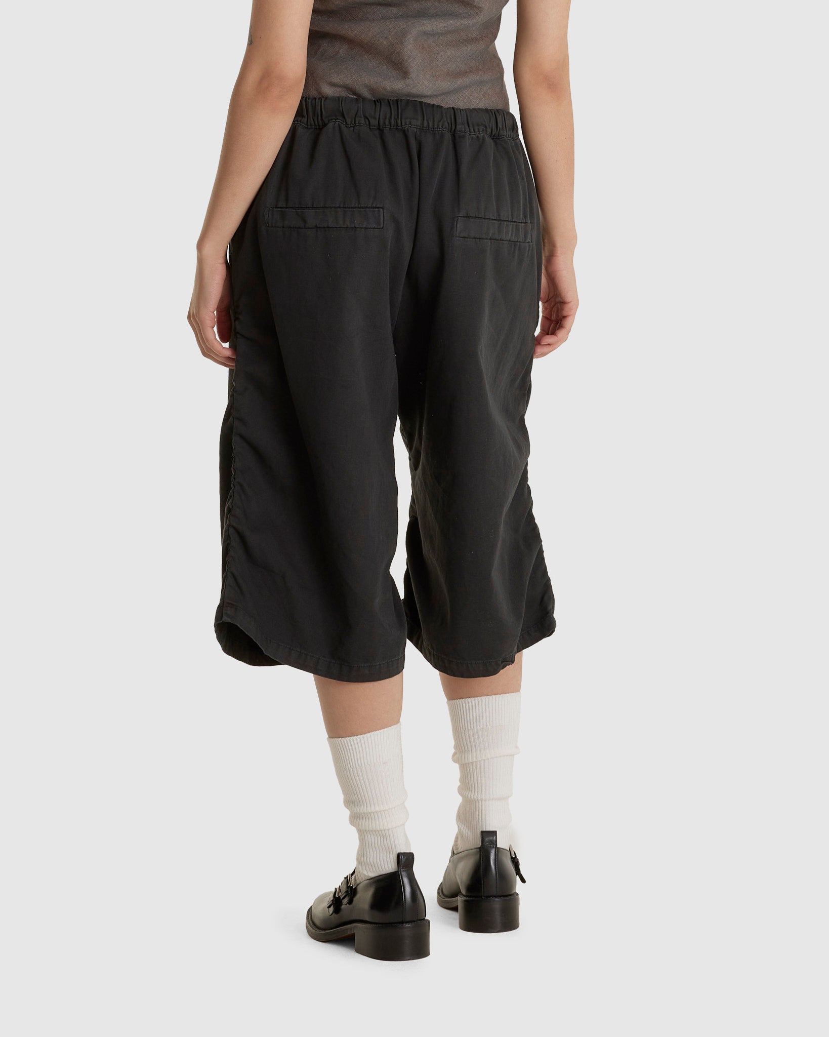 No. 330 Thin Canvas Draped Short Trousers