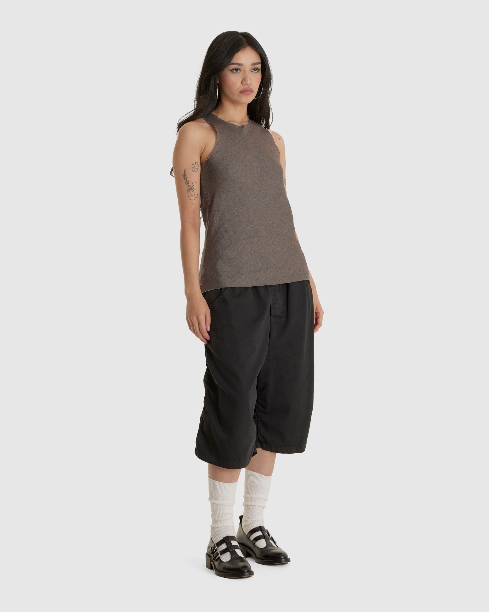 No. 330 Thin Canvas Draped Short Trousers