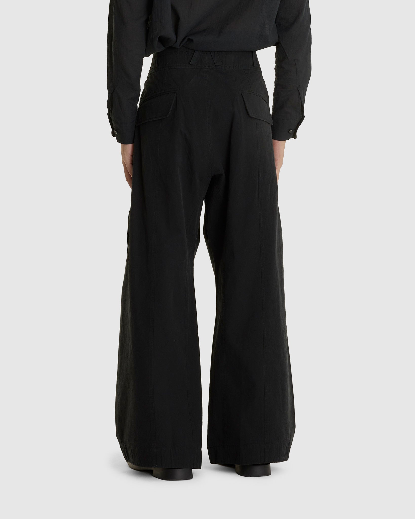 Volume Cut Pants