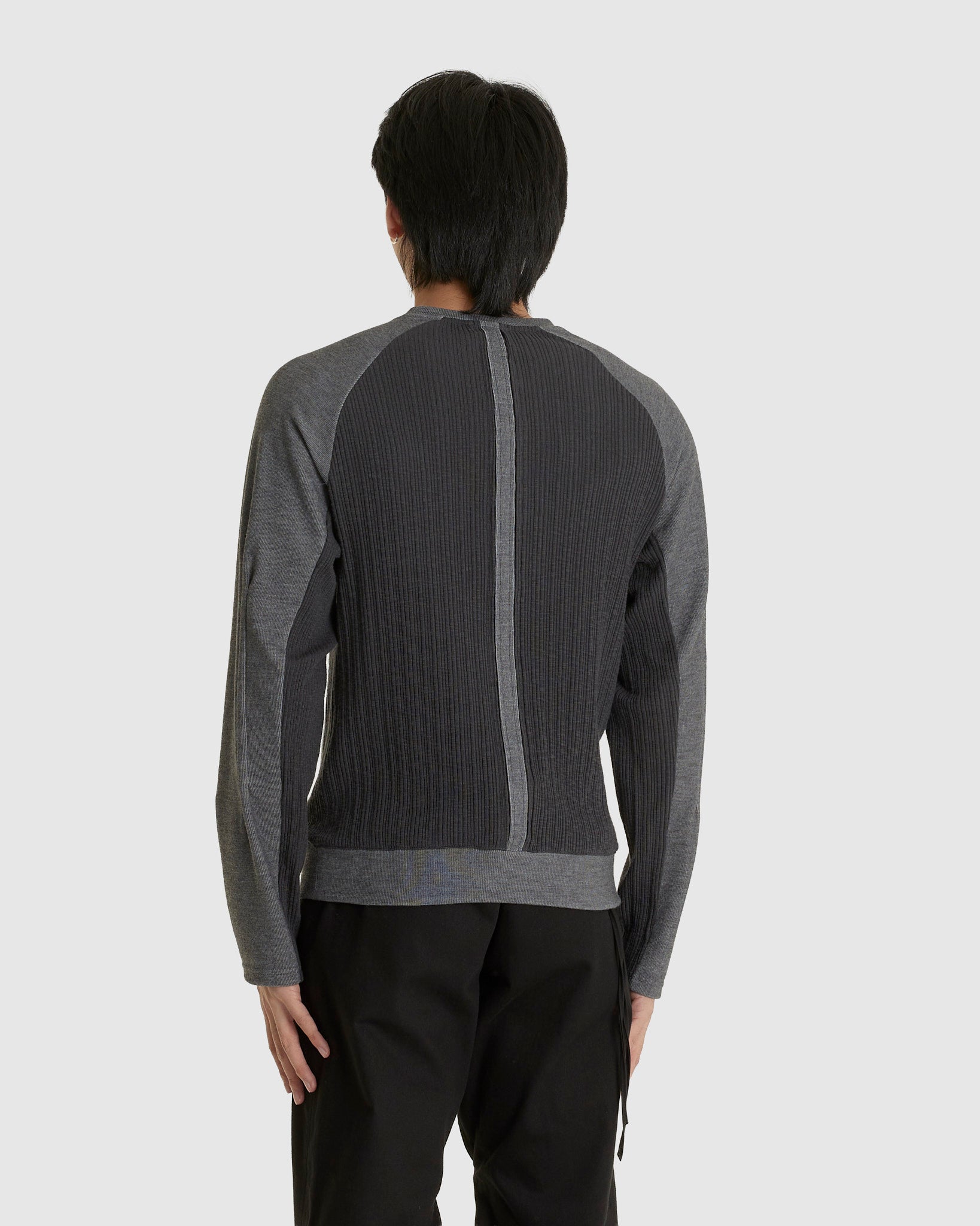 EP.9 01 Knit Gray