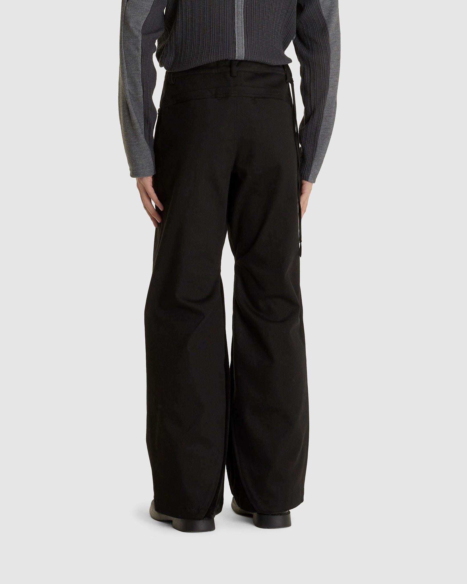 EP.9 02 Trousers Black