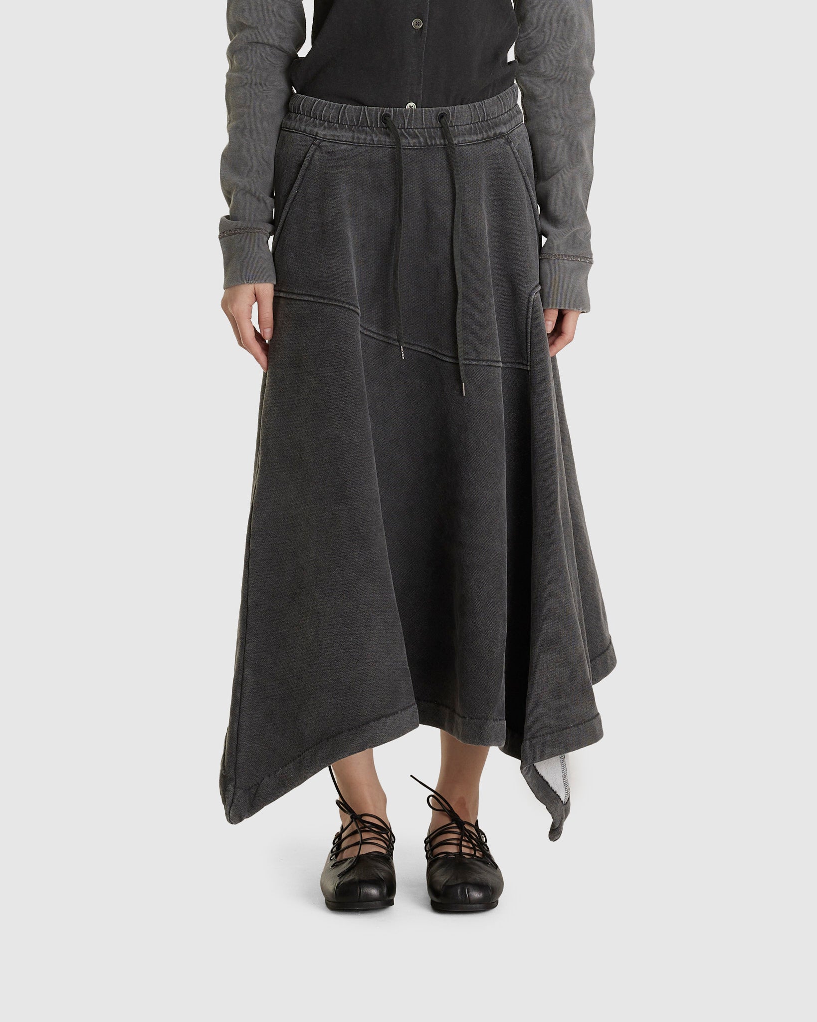 Lounge Skirt Black 1000 Points Print